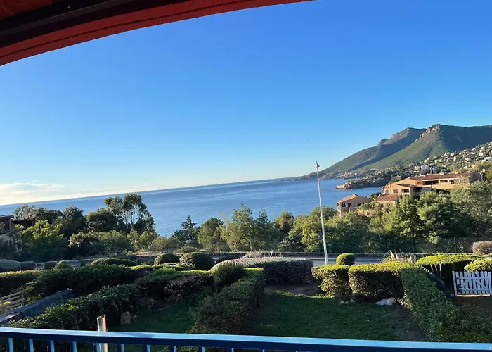 Magnifique Vue Dans Avec Piscine Apartman